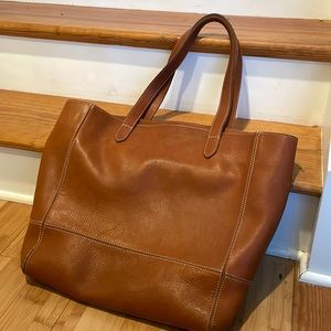 Fat face leather shoulder bag- large and light weight!